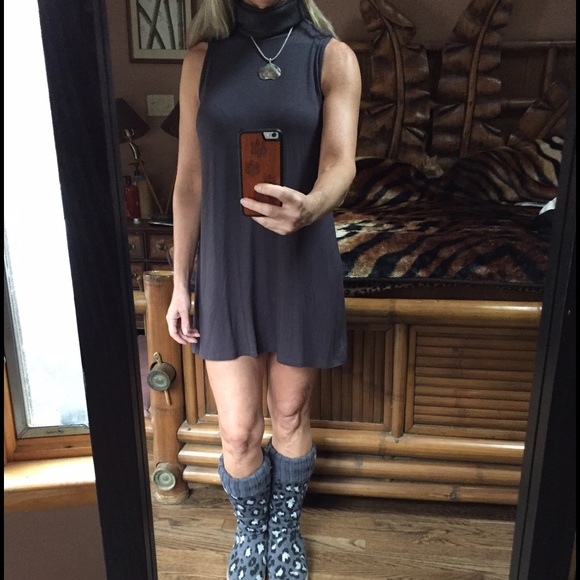 ✂️ Pice cut! Charcoal gray turtle neck dress