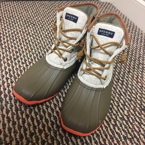 Sperry duck boots in color linen