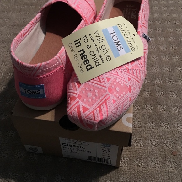 Neon pink toms