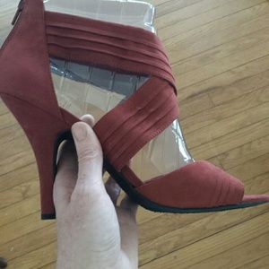 Sam&Libby suede strappy heels NWT sz 11