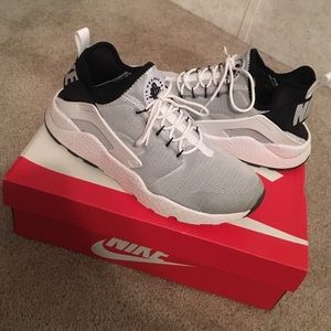 Women's Nike Air Hurache Run Ultra