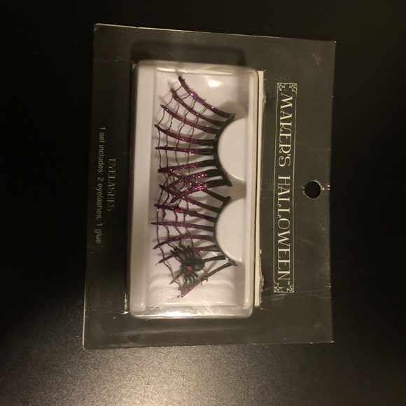 Maker's Halloween Eyelashes With Spider