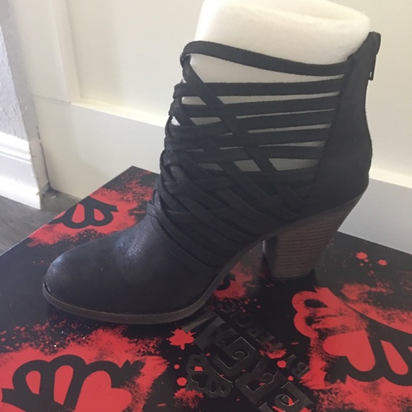 Basket weave booties. Fergalicious💕 - Picture 2 of 2