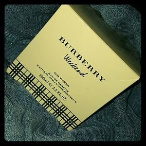 ?? Burberry "Weekend"
