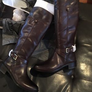 NIB Vince Camuto Chocolate Cake Boots 9.5M
