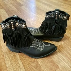 NWOT Black Ankle Cowboy Boots
