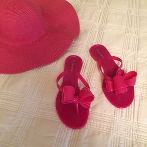 NWOT pink Dizzy sandals