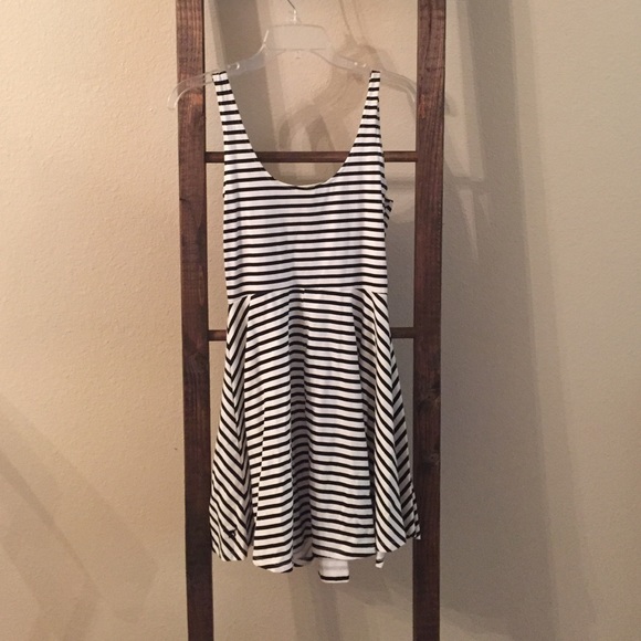 Cute PINK dress! - Picture 3 of 4