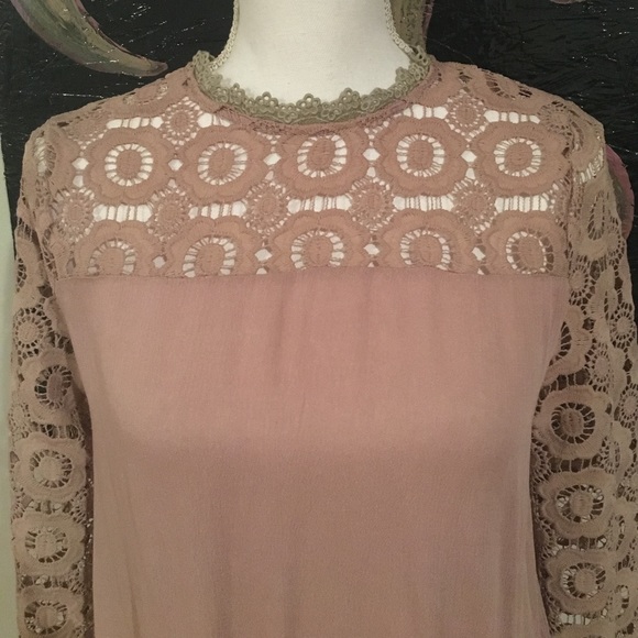 🆕LAST ONE--Floral Lace Mock Neck Blouse Size M - Picture 4 of 4