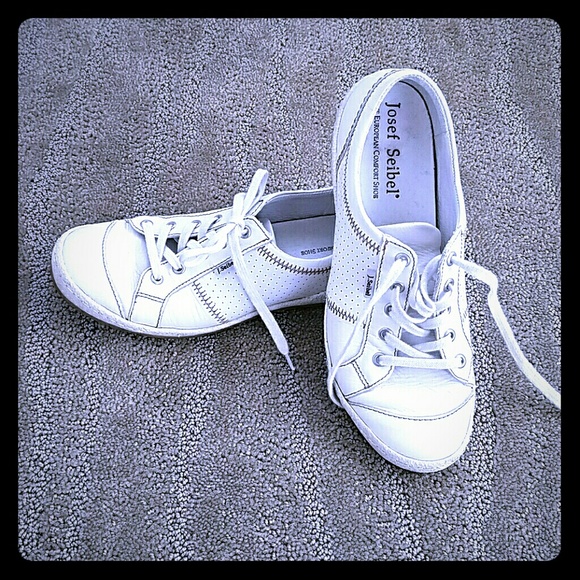 Joseph Seibel 'Caspian' Sneakers in ivory SZ 37