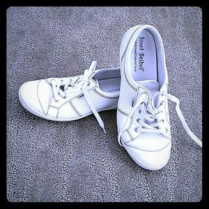 Joseph Seibel 'Caspian' Sneakers in ivory SZ 37