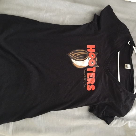 Hooters shirt