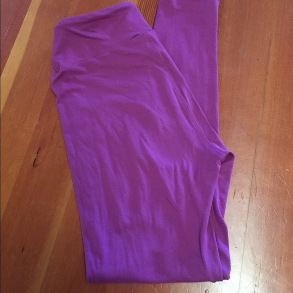 LulaRoe OS solid Magenta Leggings!