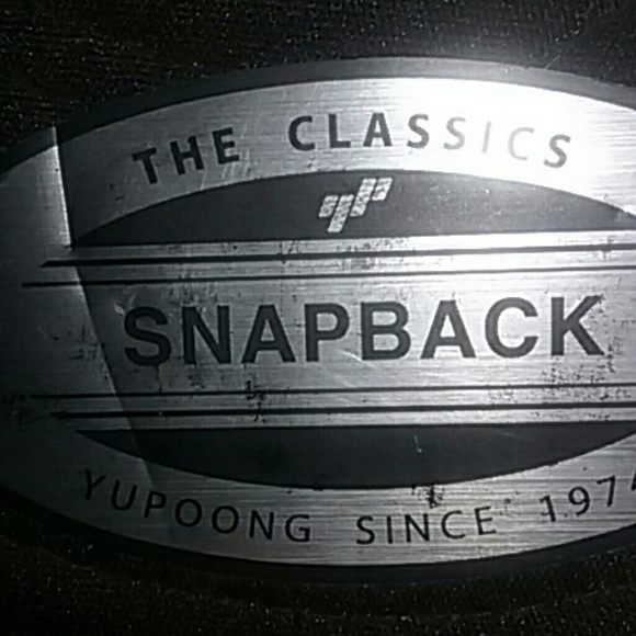DC Snapback - Picture 2 of 4