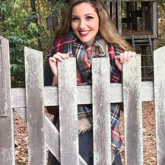 Meet your Posher, Isabelle - Picture 1 of 1