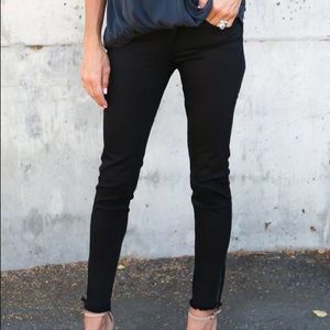 NWT • KanCan Zip Skinny - Black