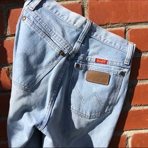 Light Wash High Waisted Jeans (Mom Jeans)