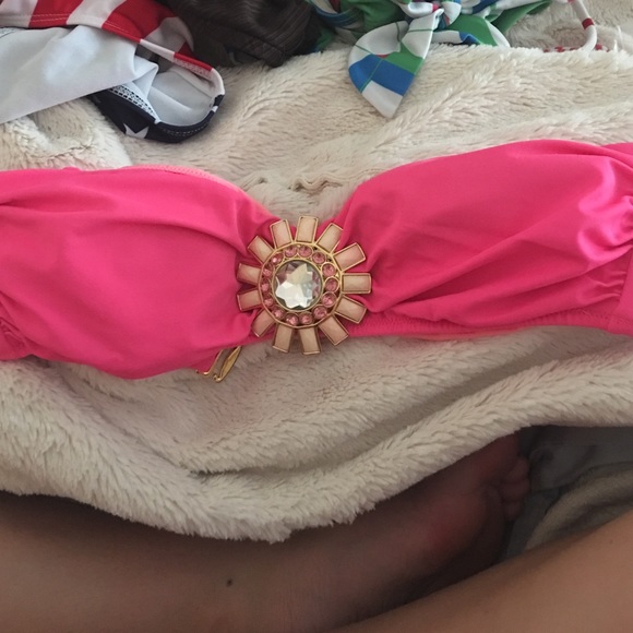 to small, worn maybe once! in perfect condition! - Picture 1 of 3