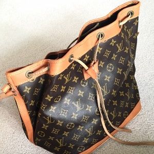 Look-Alike Louis Vuitton Leather Bucket Bag