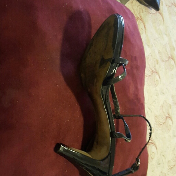 shoes - Picture 3 of 4