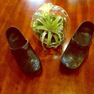 Dansko black with floral/leaf detail, size 36