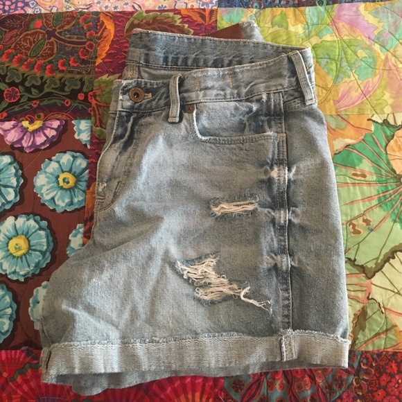 Madewell light wash denim shorts