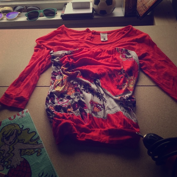 Free People quarter length sleeve saucy print T.