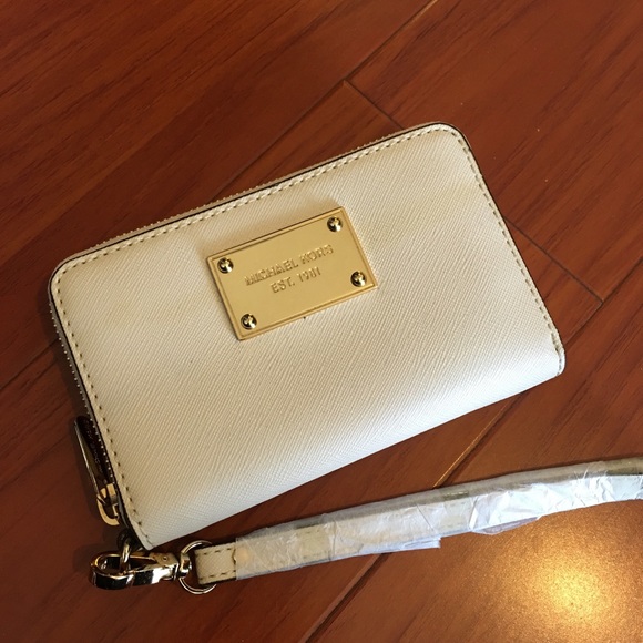 Authentic Michael Kors Off White Wristlet