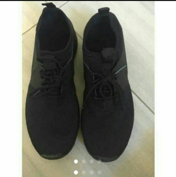 ALL BLACK Nike Juvenate SZ 8.5