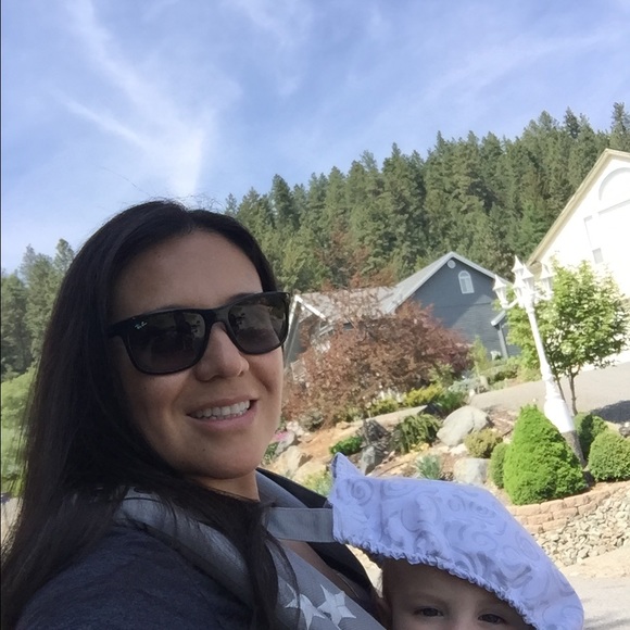 Meet your Posher, Gabriela - Picture 1 of 1