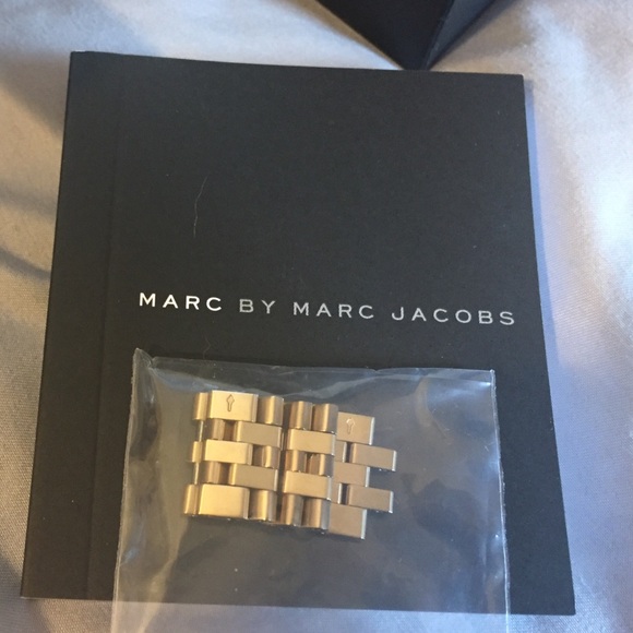 Marc by Marc Jacobs Gold Watch - Picture 3 of 3