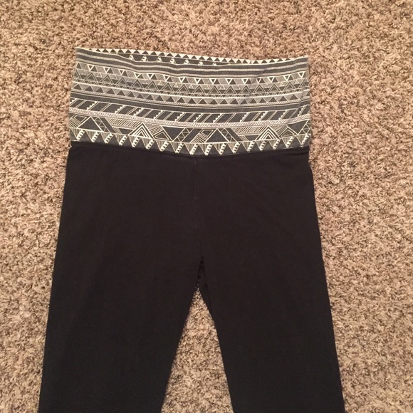 PINK yoga capris - Picture 4 of 4