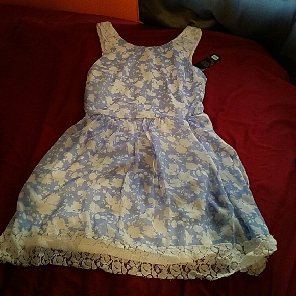 Darling dress with lace accents