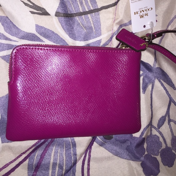 🆕Coach wristlet - Picture 2 of 4