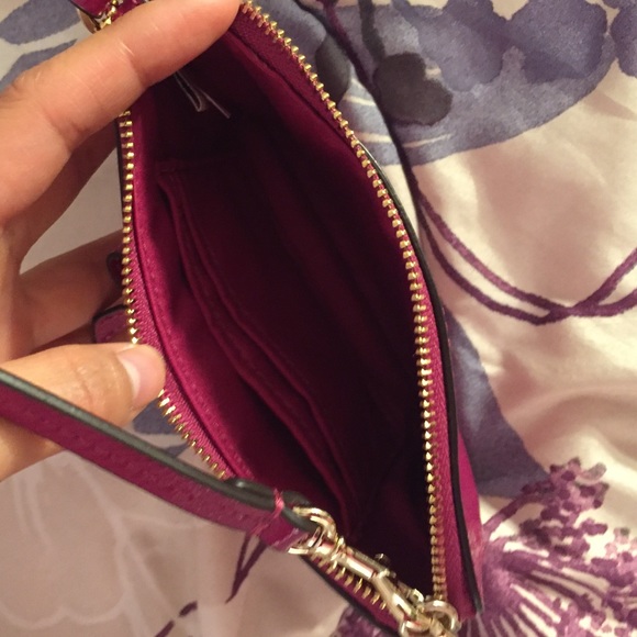 🆕Coach wristlet - Picture 3 of 4