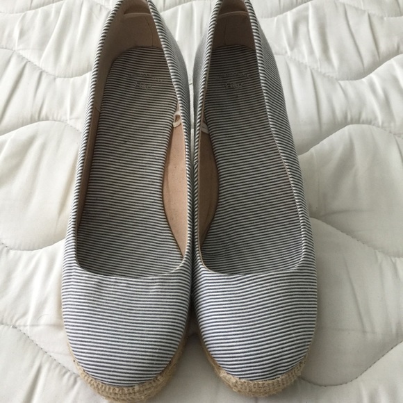 Blue & white striped espadrilles wedge. - Picture 3 of 3