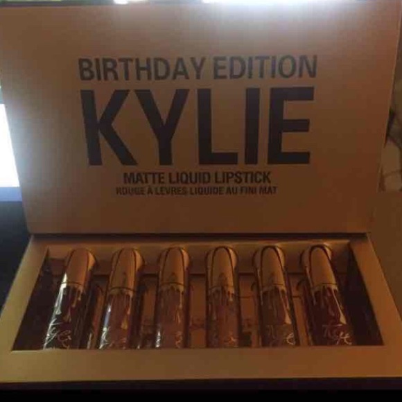 Kylie mini matte liquid sticks
