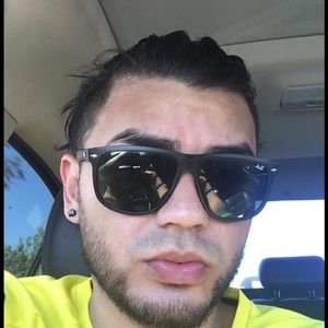 Meet your Posher, Alexis