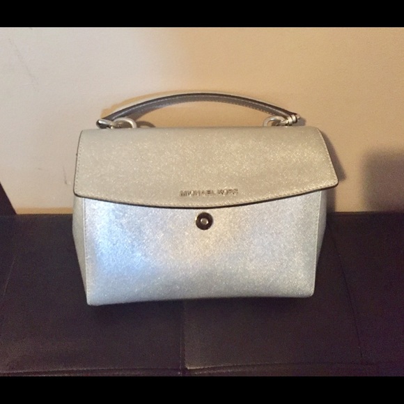 Authentic!!! Michael Kors Ava Bag!!