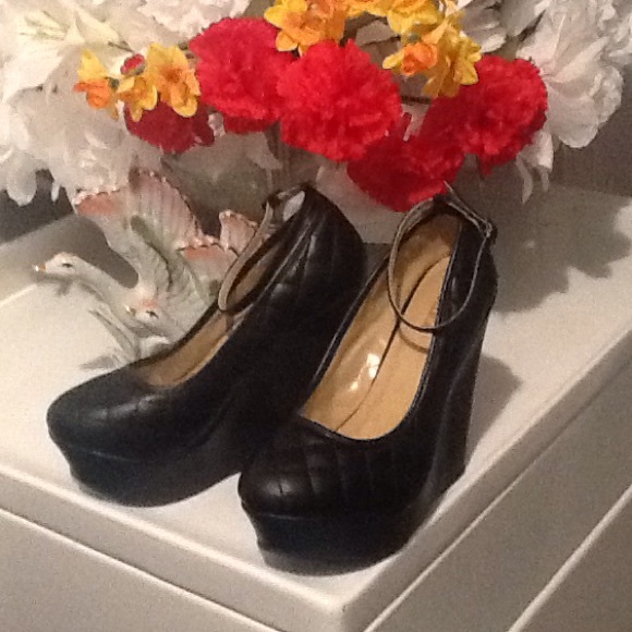 ADORABLE DELICACY SHOE BRAND NWOT - Picture 4 of 4