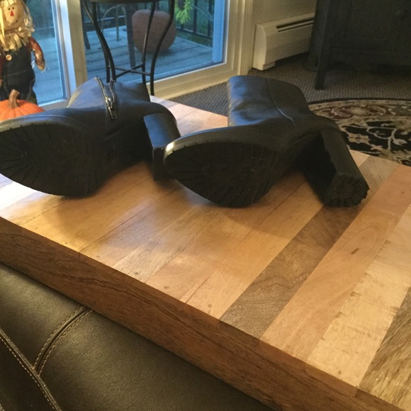 Leather black Boots - Picture 1 of 2