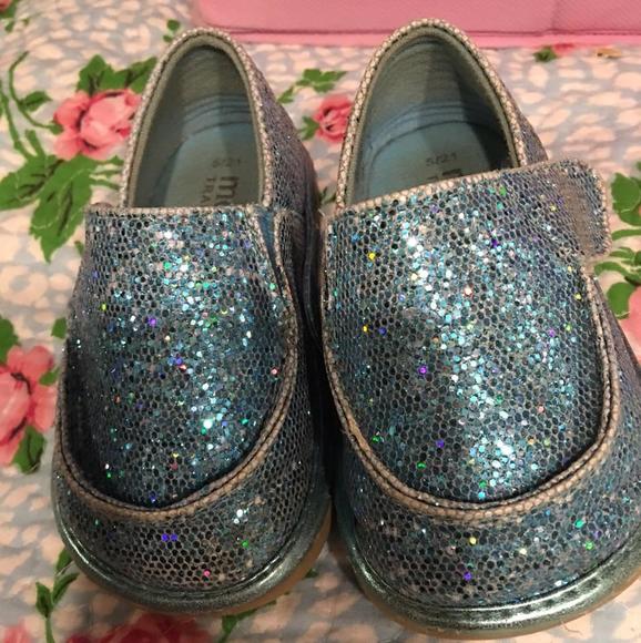 Squeak shoes