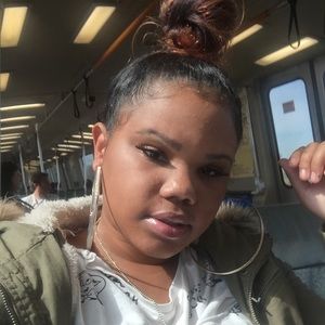 Meet your Posher, Nadira