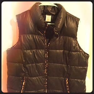 VS PINK puffy black vest w/ cheetah trim!!