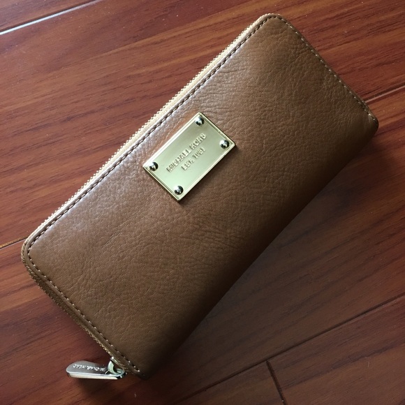 Authentic Michael Kors MK Brown Leather wallet