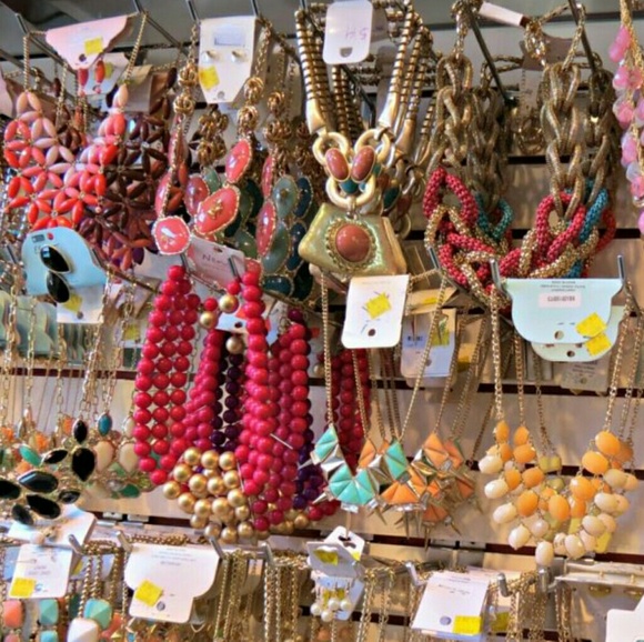 💎ABOUT ME + LUXE GOODS💎 - Picture 6 of 8