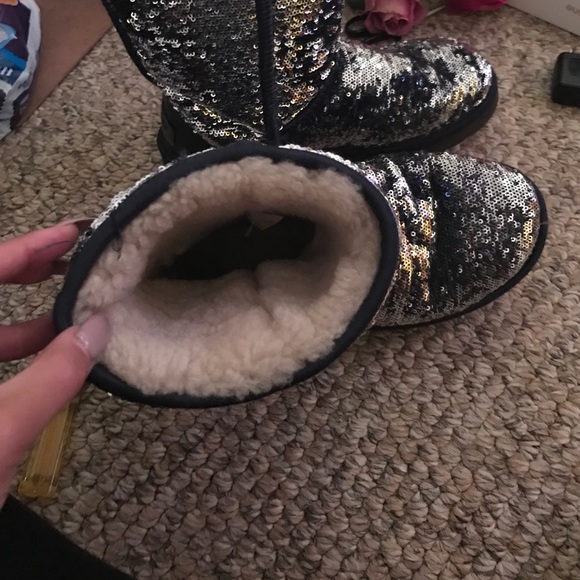 Authentic uggs - Picture 2 of 4