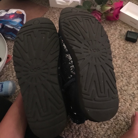 Authentic uggs - Picture 4 of 4