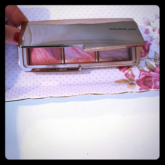Ambient Lightning Blush Palette