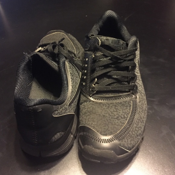 All black nike 5.0 running shoes - Picture 3 of 3